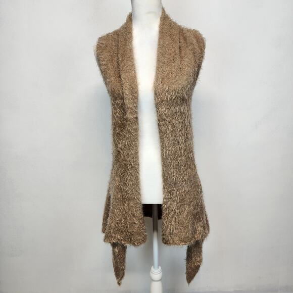 Escio Crochet Back Cardigan Size L Tan Sleeveless Draped Open Fuzzy Eyelash Chic - Picture 2 of 9